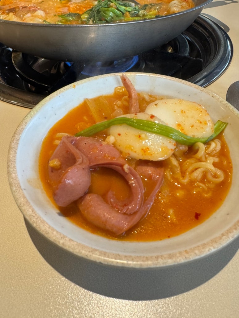 [문래동 맛집] 느루집 - 영등포에서 닭갈비 블루리본서베이 맛집으로 유명한 곳에서 부대전골을 먹어보다. 주차가능한 부대찌개 맛집. 관련 이미지 15