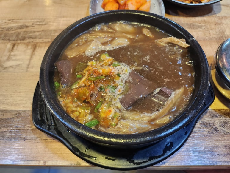 [효창공원앞역 맛집] 창성옥 - 넉넉히 소뼈살 가득한 우거지 선지 해장국. 삼각지 맛집리스트 업데이트. 관련 이미지 10