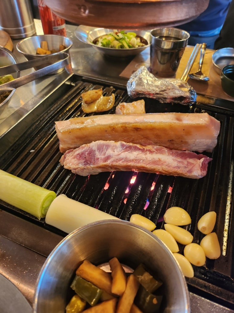 [약수역 고기집] 금돼지식당 - 서울 3대고기집. 남자 셋이 메뉴 다 먹어보기 + 하이볼. 토요일 점심 웨이팅 후기. 관련 이미지 16