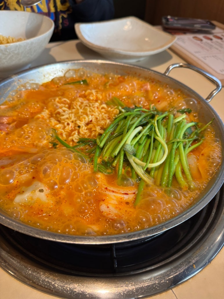 [문래동 맛집] 느루집 - 영등포에서 닭갈비 블루리본서베이 맛집으로 유명한 곳에서 부대전골을 먹어보다. 주차가능한 부대찌개 맛집. 관련 이미지 14