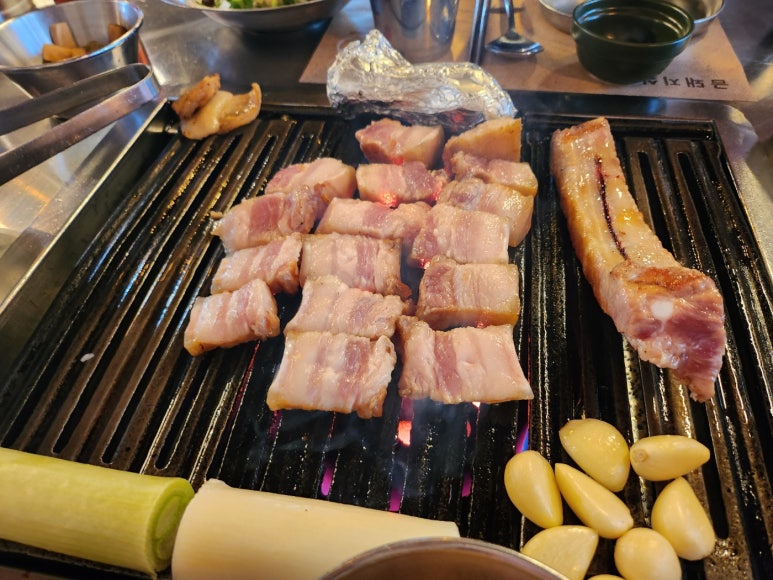 [약수역 고기집] 금돼지식당 - 서울 3대고기집. 남자 셋이 메뉴 다 먹어보기 + 하이볼. 토요일 점심 웨이팅 후기. 관련 이미지 18