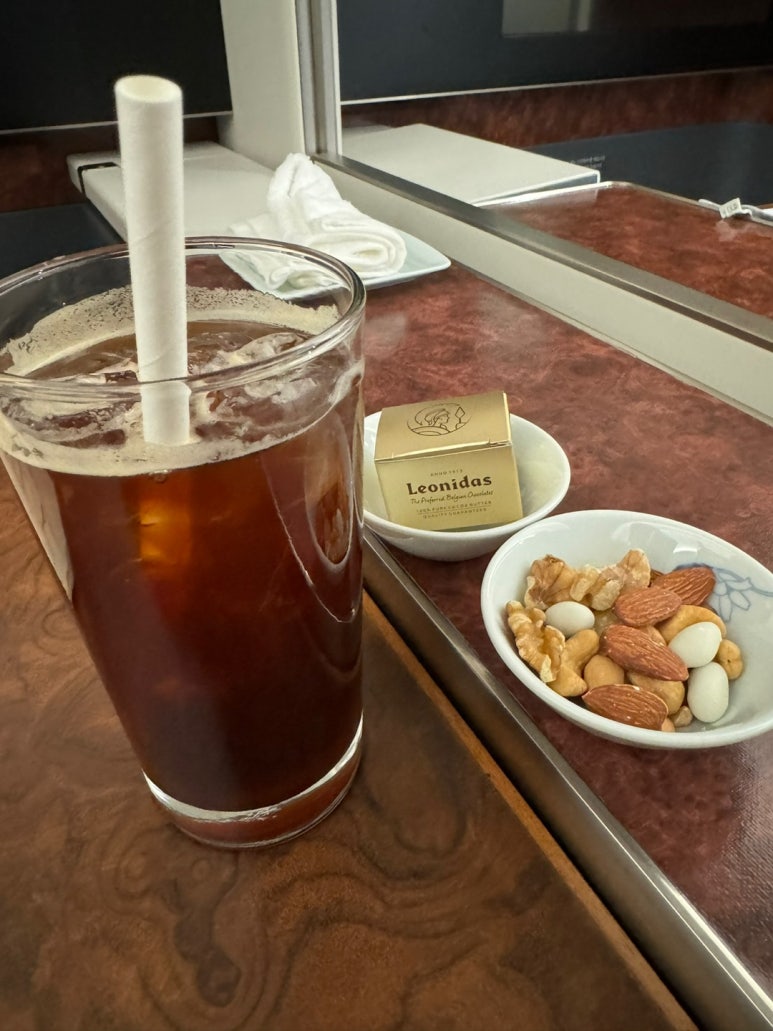 Korean Air First Class vs. Prestige Class – KE907 and KE908 Incheon–London B777-300ER Booking, Seat Recommendations, First Lounge, and SkyTeam Mileage Flight Review image 55