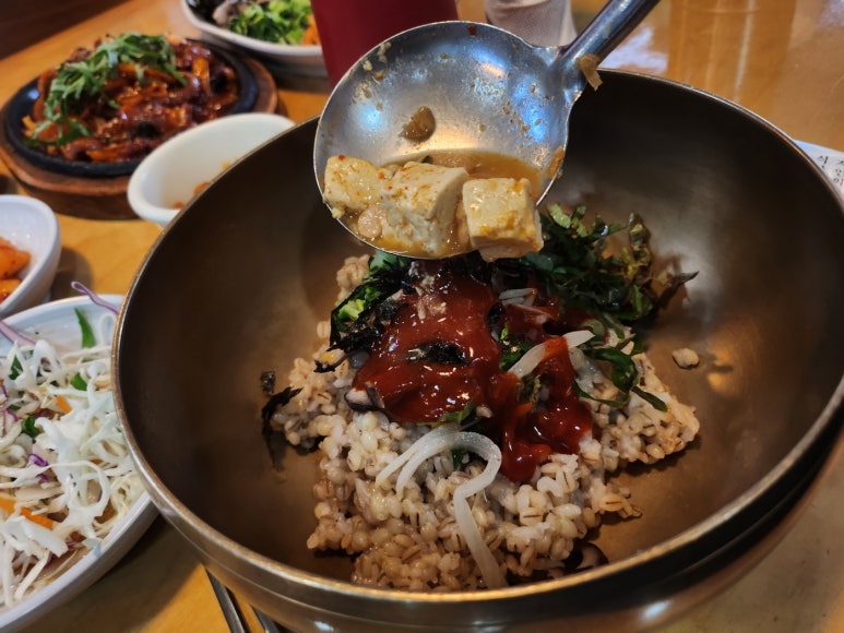 [청담동 맛집] 청국장과 보리밥 - 오래된 강남 청담역 청국장 맛집. 메뉴를 정해드리겠습니다; 낙지볶음 맛있음. 전지적참견시점 맛집. 관련 이미지 17