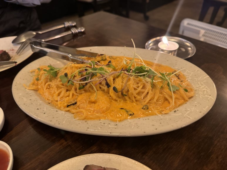 [가로수길 맛집] 록키 신사점 - 티본 스테이크 포터하우스 맛집. 새우크림 파스타도 먹어봄. 관련 이미지 17