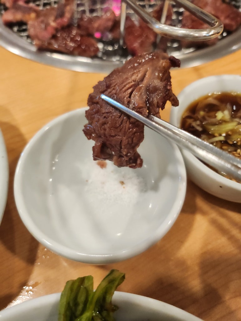 [청담동 24시간 소고기] 영천영화 - 나는 별로였다. 꽃등심, 갈비살, 육회비빔밥. 맛있는녀석들, 블루리본서베이, 연예인맛집. 관련 이미지 13