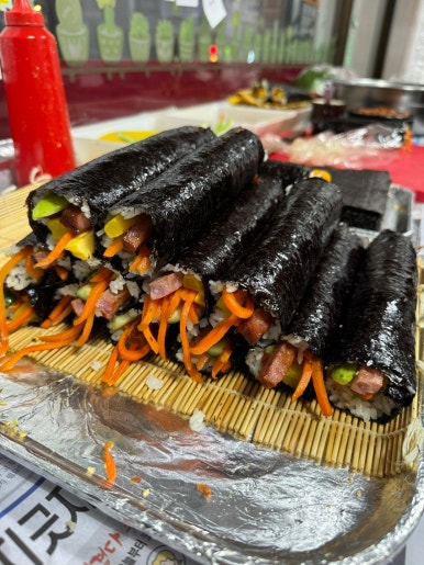 [군자역 김밥 맛집] 한아름분식 - 김밥 단체주문 맛집 추천. 김밥 좋아하시는 분 꼭 가볼만한 곳. 김치김밥 야채김밥 솔직 후기. 관련 이미지 1