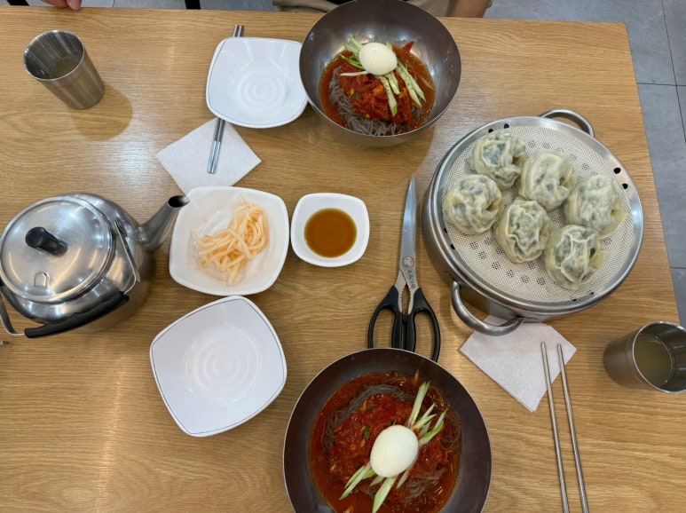[남영동 맛집] 오복함흥냉면 - 백종원 골목식당 극찬의 숙대 냉면 맛집. 회냉면과 만두 순삭후기. 관련 이미지 8