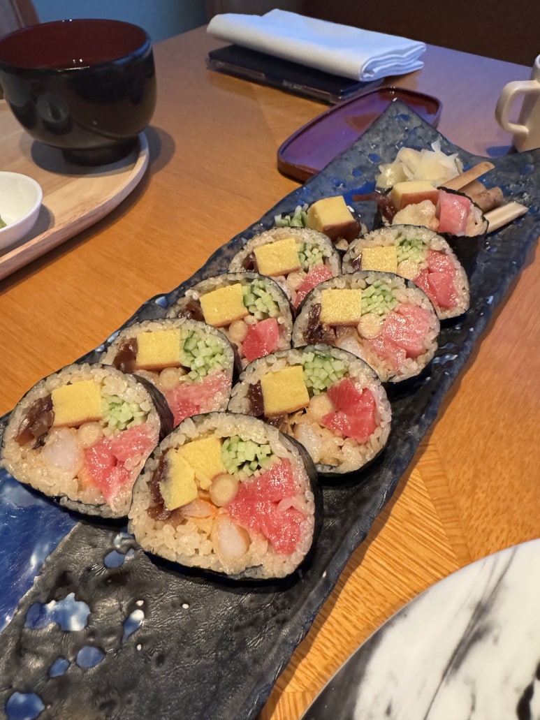 [롯데호텔 서울] 모모야마 - 생참치 듬뿍 세상 맛있는 후토마끼 맛집. 특선 12종 스시 후기. (feat. 트레비클럽) 관련 이미지 2