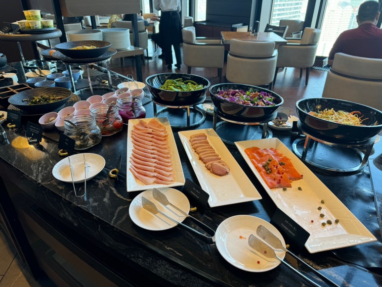 콘래드 오사카 호캉스의 모든 것 - 현아플, 힐튼 아너스 골드, 조식, 라운지, 레스토랑, 수영장, 사우나. Adieu 2023. (2) 관련 이미지 13