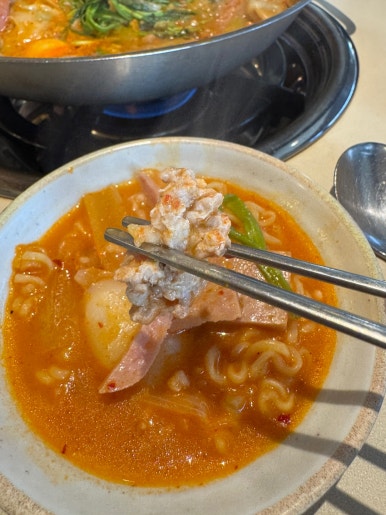 [문래동 맛집] 느루집 - 영등포에서 닭갈비 블루리본서베이 맛집으로 유명한 곳에서 부대전골을 먹어보다. 주차가능한 부대찌개 맛집. 관련 이미지 19