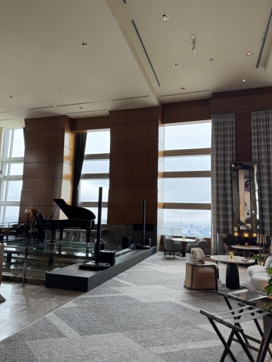 [The Ritz-Carlton, Tokyo] The Standard for a Classic High-End Hotel. A review of a Roppongi hotel with a great skyline view from the window, plus the pool, lounge, and more. image 8