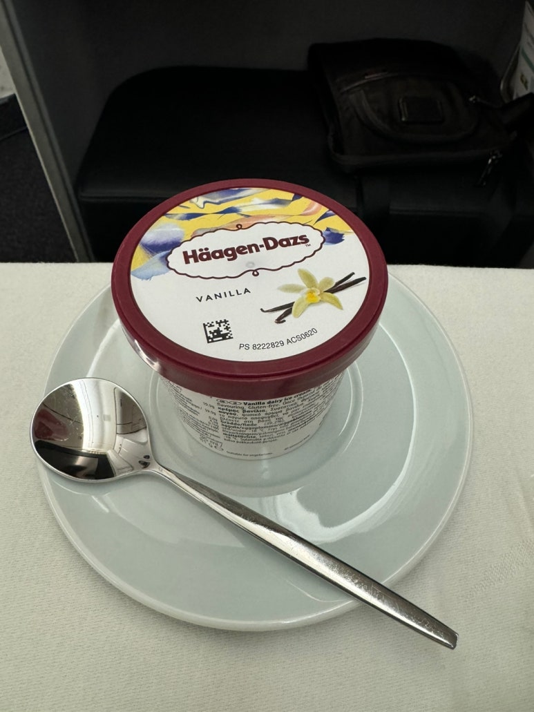 Korean Air First Class vs. Prestige Class – KE907 and KE908 Incheon–London B777-300ER Booking, Seat Recommendations, First Lounge, and SkyTeam Mileage Flight Review image 77
