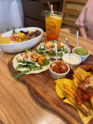 [신용산 맛집] 갓잇 용산점 - 2인 A세트 갓보울 후기. B세트 파히타와 비교! 용리단길 타코 멕시칸 음식 맛집. 관련 이미지 1