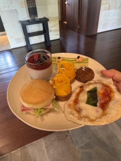 불가리 발리 - 인생 최고의 휴양지. 장동건 부부 신혼여행 인도양 오션뷰 풀빌라 추천. 메리어트 플래티넘 호캉스. 룸서비스/조식/야외수영장/레스토랑 후기. 관련 이미지 27