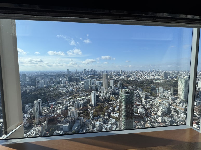 [The Ritz-Carlton, Tokyo] The Standard for a Classic High-End Hotel. A review of a Roppongi hotel with a great skyline view from the window, plus the pool, lounge, and more. image 17