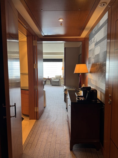 [The Ritz-Carlton, Tokyo] The Standard for a Classic High-End Hotel. A review of a Roppongi hotel with a great skyline view from the window, plus the pool, lounge, and more. image 13