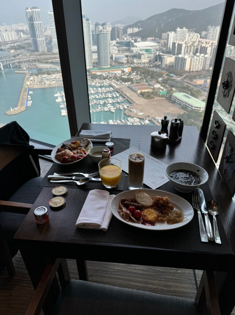 파크하얏트 부산 - 파크 이그제큐티브 마리나 스위트 & 스탠다드 룸 비교! 광안대교뷰, 조식, 수영장, 월드오브하얏트, GOH, 부산 5성호텔 비교&추천. 관련 이미지 56