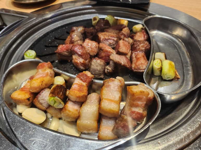 [역삼동 삼겹살 맛집] 돝고기506 - 룸예약 가능한 깔끔하고 맛있는 역삼역 모임맛집. 회식장소추천. 주차가능. 관련 이미지 1
