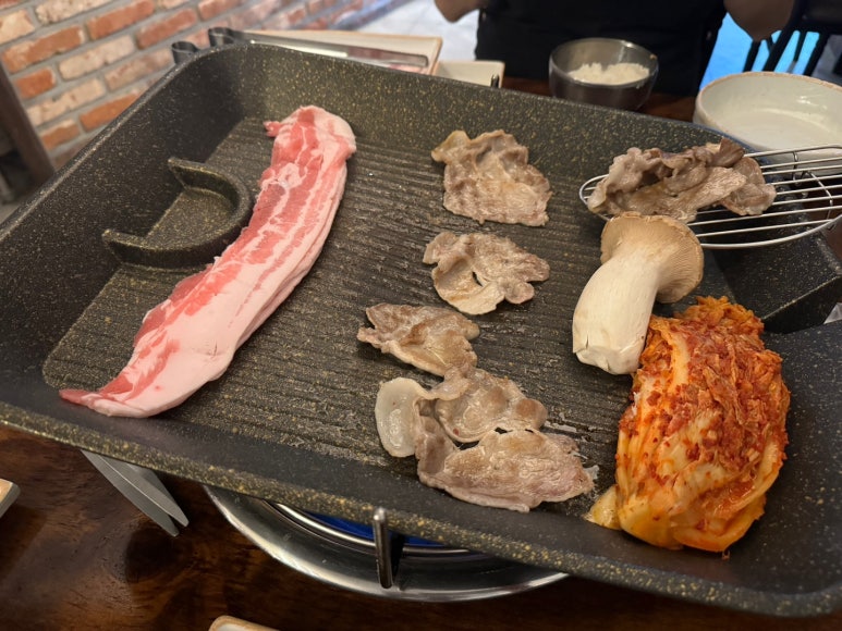 [이태원 맛집] 찰만생대패 - 서울 생대패삼겹살 맛집. 미나리 세트 후기. 냉삼보다 훨씬 맛있음! 관련 이미지 15