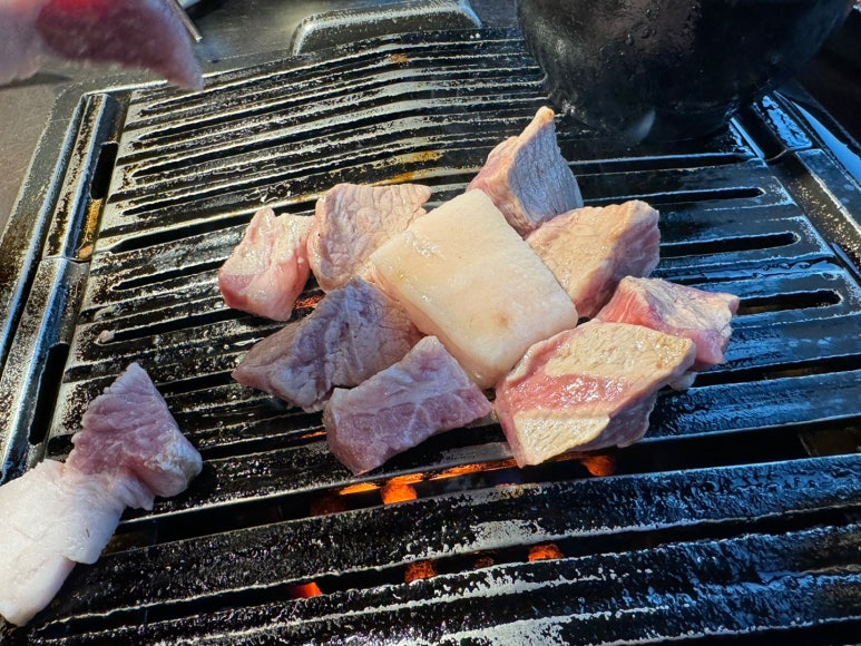 [제주공항 근처 맛집] 고기장 - 숙성 제주흑돼지 인생맛집. 제주도 흑돼지 오션뷰 맛집. 재방문의사 가득함. 관련 이미지 39