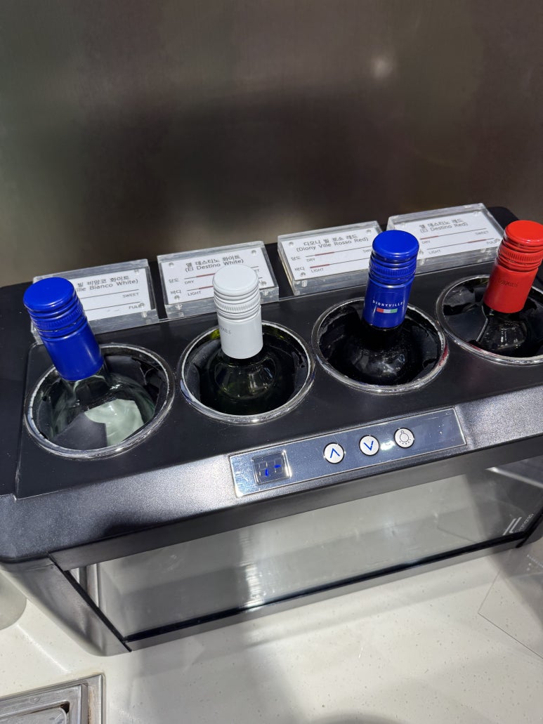 김포국제공항 스카이 허브 라운지. 국민카드 헤리티지 리저브로 동반2인까지 입장 가능!! 관련 이미지 15