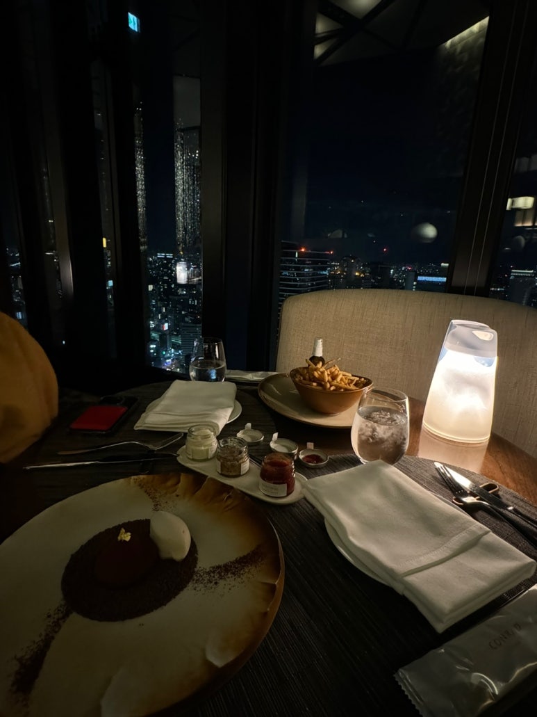 콘래드 오사카 호캉스의 모든 것 - 현아플, 힐튼 아너스 골드, 조식, 라운지, 레스토랑, 수영장, 사우나. Adieu 2023. (2) 관련 이미지 40