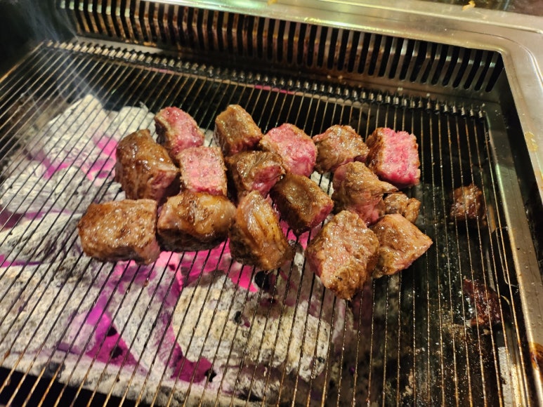 [논현동 한우 맛집] 세종한우2호점 - 줄서서 먹는 강남최고 가성비 투뿔 한우 정육식당. 마장동 필요없다. 발렛주차 가능. 관련 이미지 2