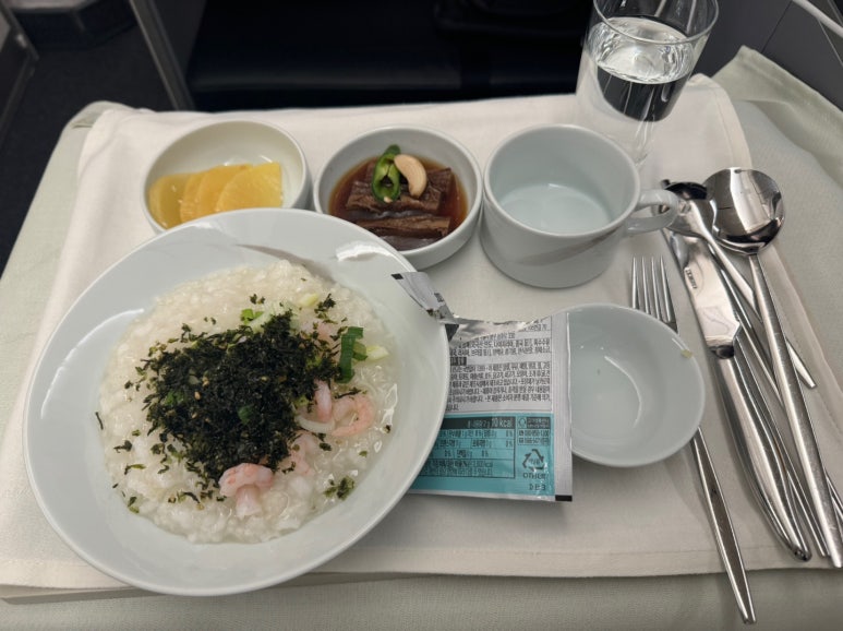 Korean Air First Class vs. Prestige Class – KE907 and KE908 Incheon–London B777-300ER Booking, Seat Recommendations, First Lounge, and SkyTeam Mileage Flight Review image 79