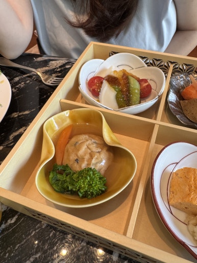리츠칼튼 교토 - 조식, 피에르 에르메 마카롱과 조각케이크. 룸서비스, BAR 까지 먹거리 후기. 관련 이미지 22
