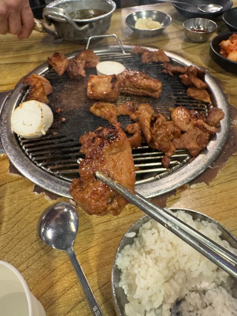 [공덕역 맛집] 마포진짜원조최대포 본점 - 블루리본서베이 주차되는 양념돼지갈비 노포 맛집. 흑쌀냉면 (물냉면)도 맛이 수준급! 관련 이미지 21