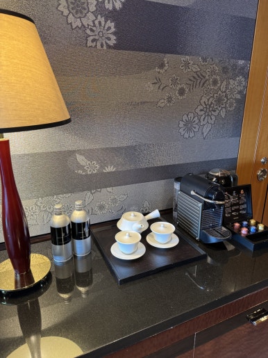 [The Ritz-Carlton, Tokyo] The Standard for a Classic High-End Hotel. A review of a Roppongi hotel with a great skyline view from the window, plus the pool, lounge, and more. image 21