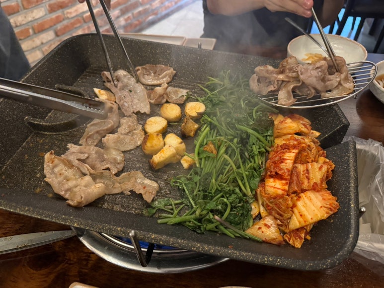 [이태원 맛집] 찰만생대패 - 서울 생대패삼겹살 맛집. 미나리 세트 후기. 냉삼보다 훨씬 맛있음! 관련 이미지 1