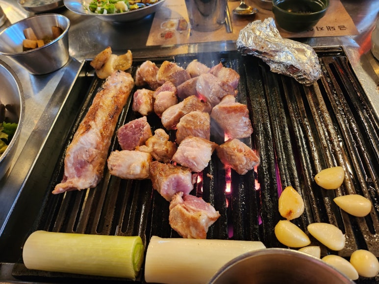 [약수역 고기집] 금돼지식당 - 서울 3대고기집. 남자 셋이 메뉴 다 먹어보기 + 하이볼. 토요일 점심 웨이팅 후기. 관련 이미지 28