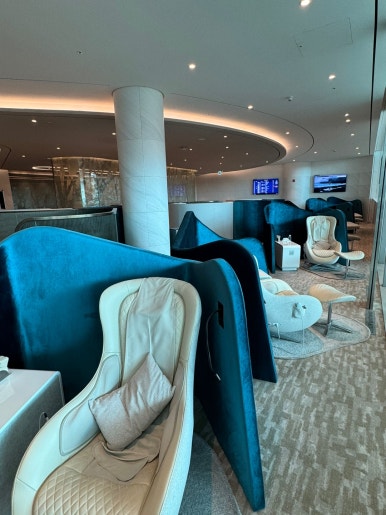 Korean Air First Class vs. Prestige Class – KE907 and KE908 Incheon–London B777-300ER Booking, Seat Recommendations, First Lounge, and SkyTeam Mileage Flight Review image 19