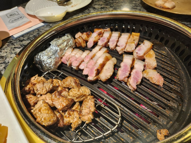 [교대역 맛집] 감돈 - 숙성목살 맛집. 와인을 곁들일 수 있는 돼지고기 맛집. 관련 이미지 15