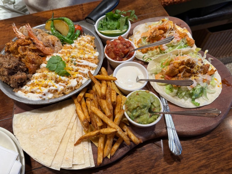 [성수동 맛집] 갓잇 성수 홀리워터점 - 멕시코 스타일 타코 찐맛집. 2인 B세트 내돈내산 후기. 네이버 알림 이벤트. 관련 이미지 1