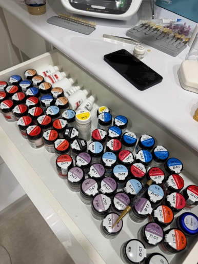 강남 원데이 라미네이트! 주7일 투명교정! 임플란트 바로 심어주는 치과! 신사 레브치과 GRAND OPEN! 인테리어 치과시설 둘러보기~ 관련 이미지 27