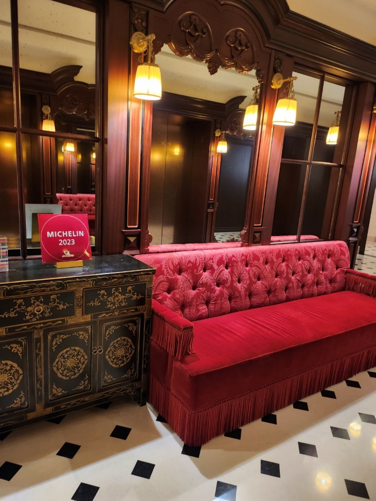 [레스케이프] 팔레드 신 - 미쉐린 명동 맛집. 칠리새우, 멘보샤, 냉짬뽕~ 홍연과 비교해보기! 조선호텔 플래티넘 멤버십. 발렛파킹. 상품권결제팁. 관련 이미지 7