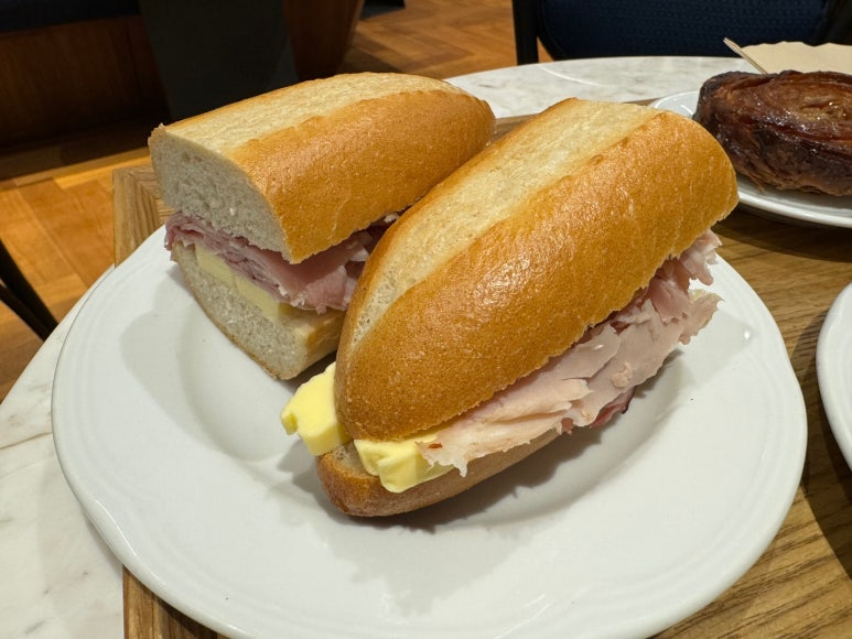 [용산 브런치 맛집] 싸일러 용산 - 오스트리아 & 독일 전통빵 맛집. 블루리본서베이 베이커리. 관련 이미지 1