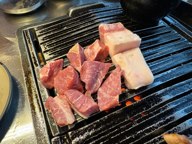 [제주공항 근처 맛집] 고기장 - 숙성 제주흑돼지 인생맛집. 제주도 흑돼지 오션뷰 맛집. 재방문의사 가득함. 관련 이미지 38
