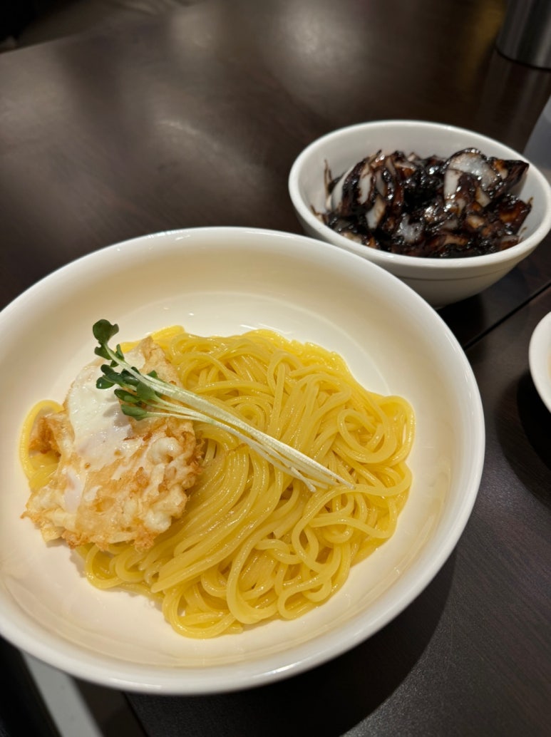 [논현동 맛집] 홍명 - 난자완스, 수제군만두, 간짜장, 잡채볶음밥 모두 다 맛있는 블루리본서베이 성시경 먹을텐데 중국집. 관련 이미지 20