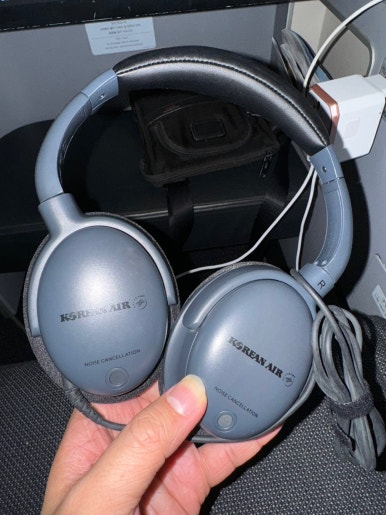 Korean Air First Class vs. Prestige Class – KE907 and KE908 Incheon–London B777-300ER Booking, Seat Recommendations, First Lounge, and SkyTeam Mileage Flight Review image 68