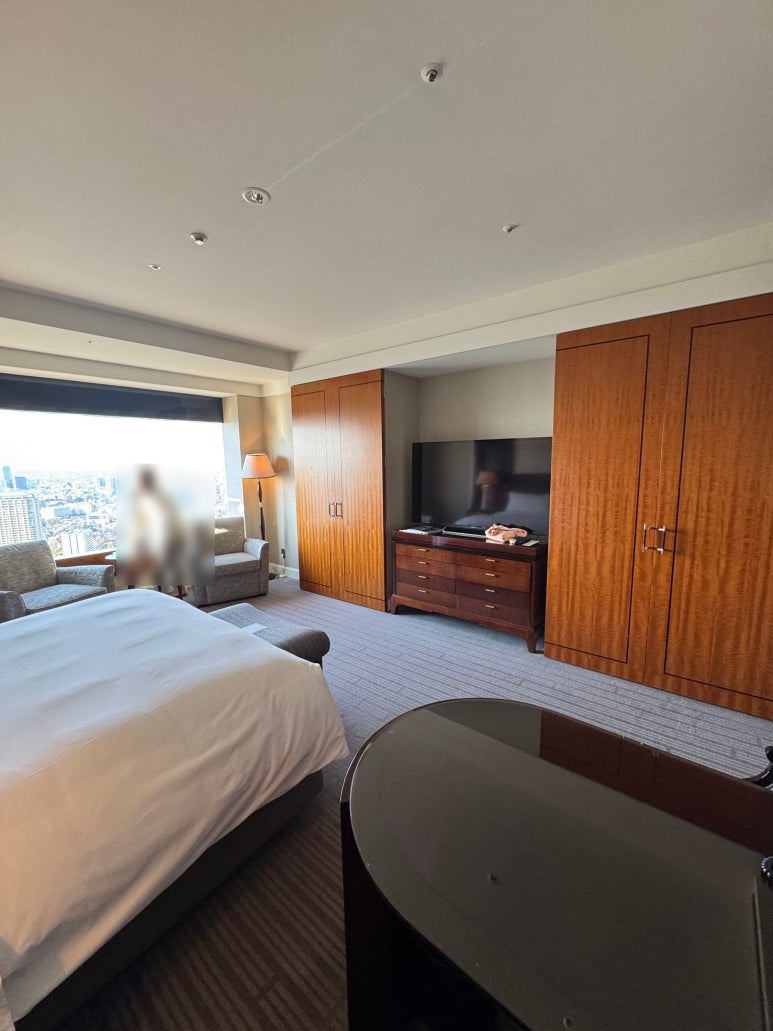 [The Ritz-Carlton, Tokyo] The Standard for a Classic High-End Hotel. A review of a Roppongi hotel with a great skyline view from the window, plus the pool, lounge, and more. image 16
