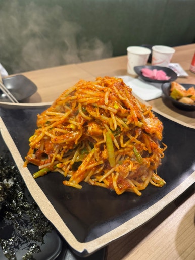 [신사역 맛집] 아구본가첨벙 신사본점 - 블루리본 서베이 스티커 12개 백년가게. 아구찜 중 사이즈와 간장게장 1마리 먹어본 후기. 관련 이미지 1