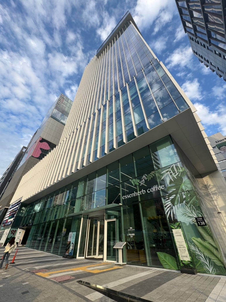 강남 원데이 라미네이트! 주7일 투명교정! 임플란트 바로 심어주는 치과! 신사 레브치과 GRAND OPEN! 인테리어 치과시설 둘러보기~ 관련 이미지 3