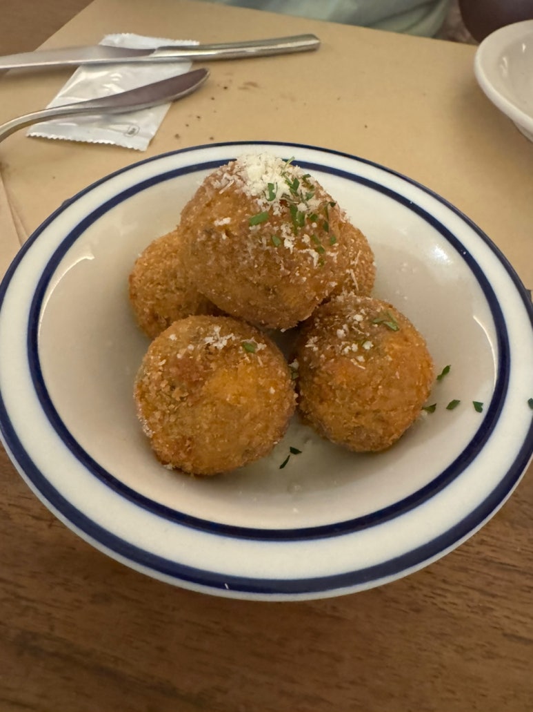 [일산 맛집] 포폴로피자 - 일산 최고의 화덕피자 맛집. 전설의 정발산역 사법연수원 나폴리 피자 블루리본서베이 또간집 맛집. 2시간 웨이팅은 기본!! 관련 이미지 11