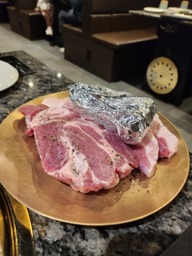 [교대역 맛집] 감돈 - 숙성목살 맛집. 와인을 곁들일 수 있는 돼지고기 맛집. 관련 이미지 1