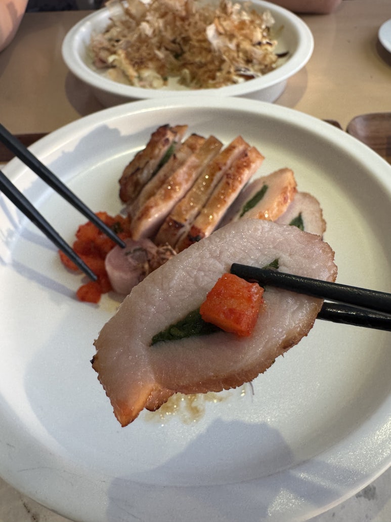 [안다즈 서울 강남] 조각보 - 리뉴얼된 메뉴 후기. 반반치킨, 오코노미야끼, 항정살 보쌈. Be my guest 내돈내산 추천메뉴 후기. 관련 이미지 12