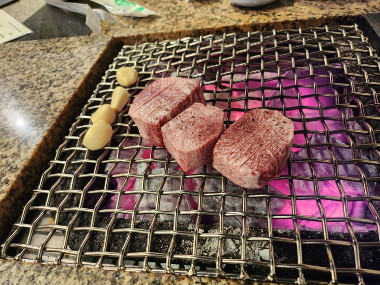 [남영동 소고기] 초원 - 우설, 등심주물럭, 김치볶음밥 줄서는 식당 맛집. 깔끔한 데이트코스 추천. 주차 팁. 관련 이미지 1