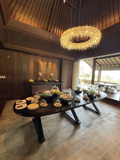 불가리 발리 - 인생 최고의 휴양지. 장동건 부부 신혼여행 인도양 오션뷰 풀빌라 추천. 메리어트 플래티넘 호캉스. 룸서비스/조식/야외수영장/레스토랑 후기. 관련 이미지 16